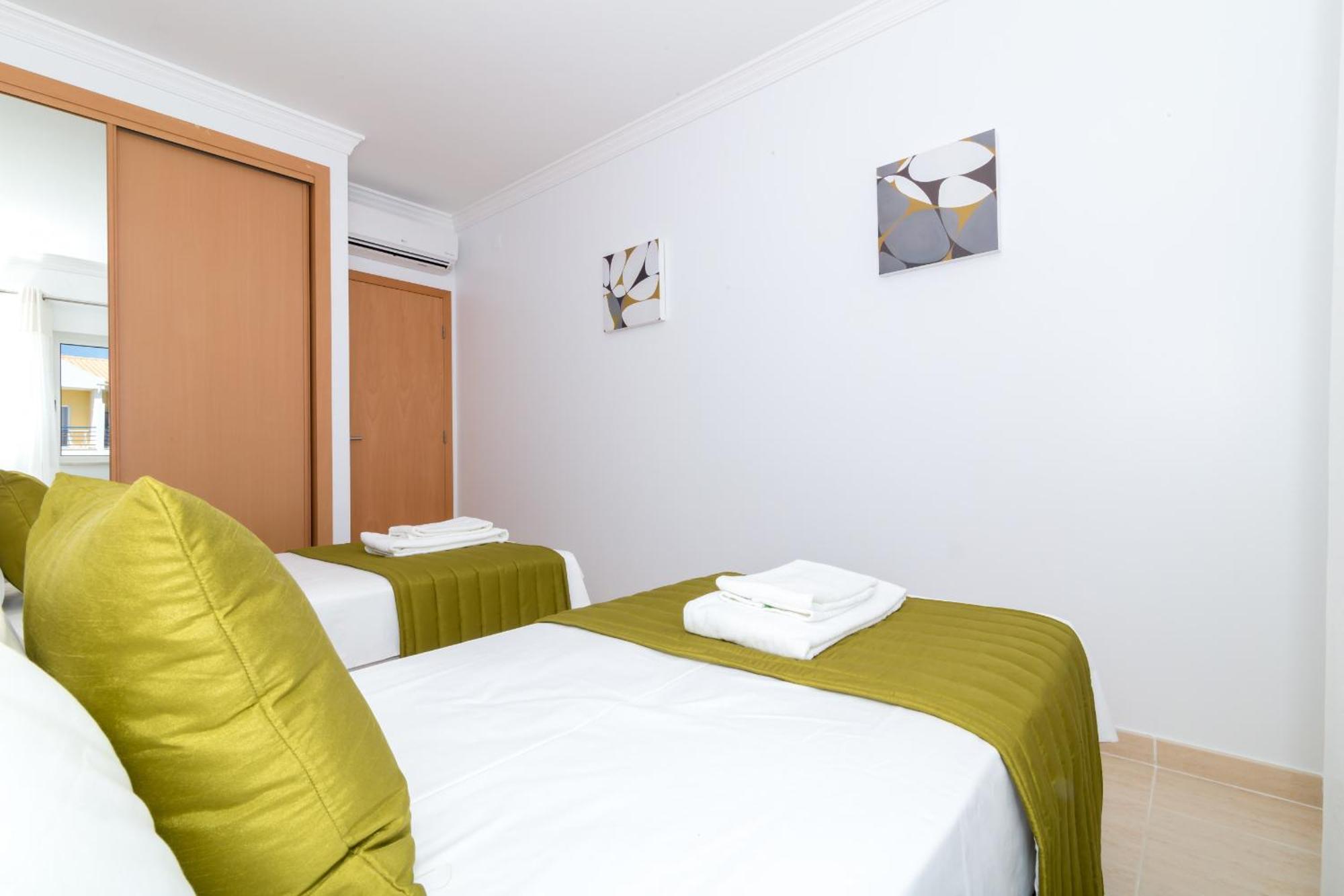 Albufeira Sunny Apartment 2 With Pool By Homing Gale  Экстерьер фото